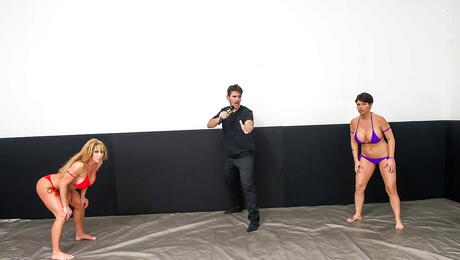 Seductive hotties Farrah Dahl and Shay Fox enjoy hardcore threesome sex 